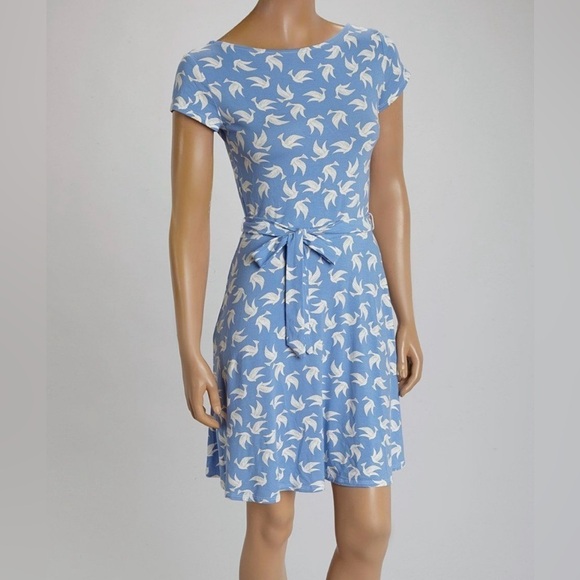 Leota Dresses & Skirts - Women’s Leota Blue and White Dove Belted Scoop Neck Dress Size Small